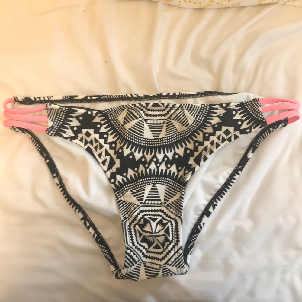 Black patterned bikini bottoms